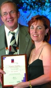 Award winner Ron Ireland
with SAPICS president
Tracy Cheetham